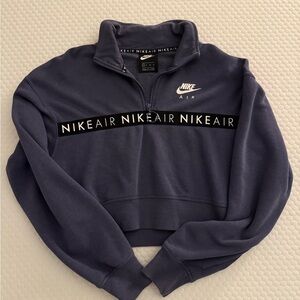 Nike sweatshirt, cropped purple xs
Worn once